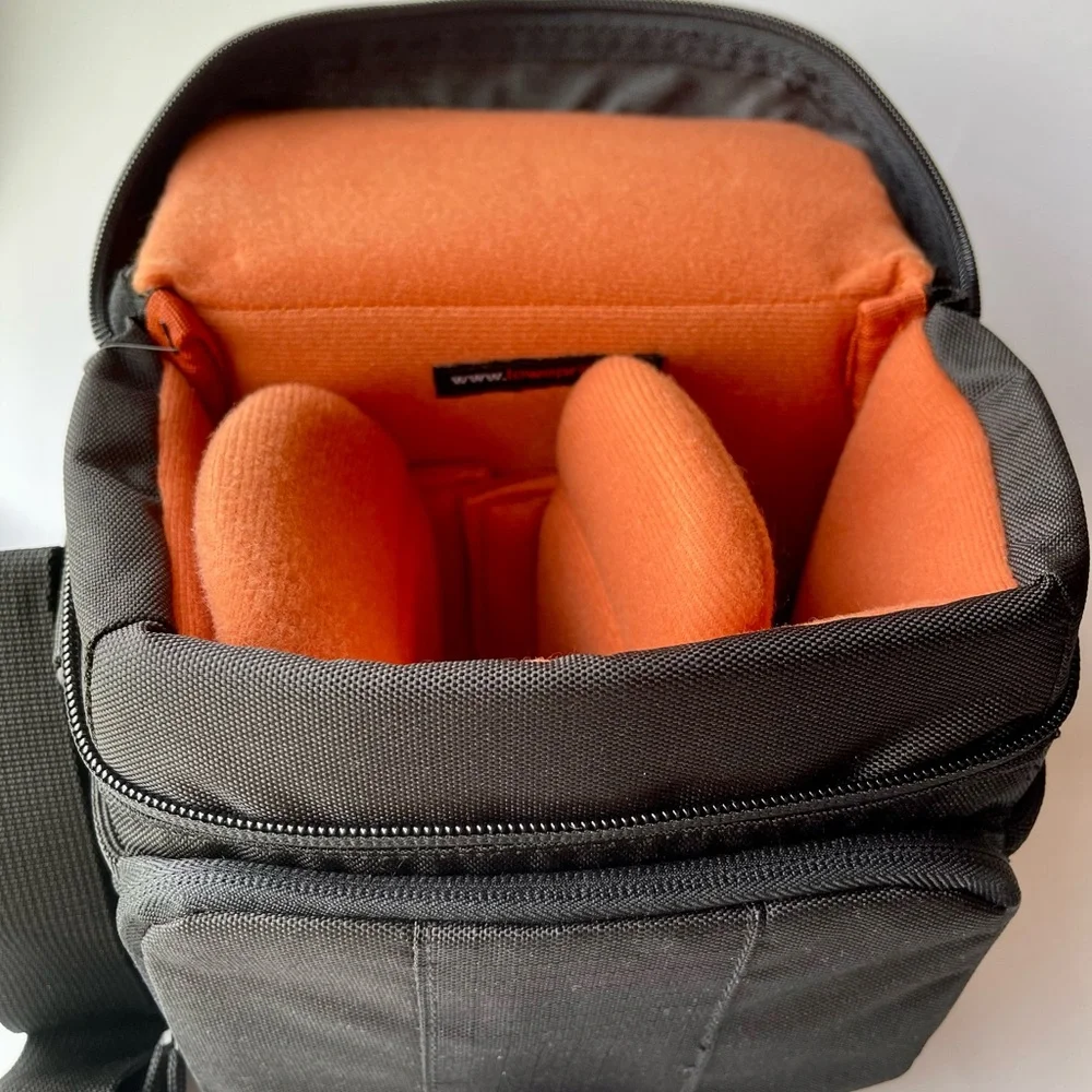 NWT- Lowepro Adventure 140 Camera Bag